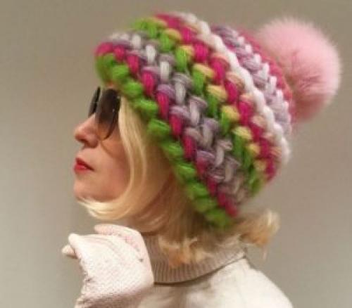 Шапка крупной вязки крючком. Объемная шапка крючком