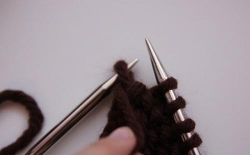 Объемные шапки крупной вязки схемы. Небрежно, практично и стильно — шапка beanie. Учимся ее вязать!