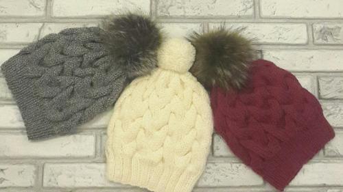 Шапка и варежки объемные КОСЫ спицами. 18 моделей женских шапок вязаных спицами косами со схемами, описанием и видео мк