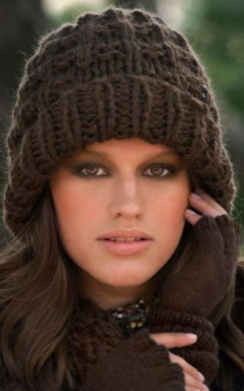 Шапка спицами из толстой пряжи без отворота. Шапка из толстой пряжи спицами