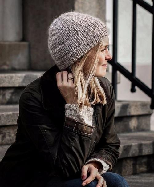 Узор для шапки спицами по кругу. Шапка с косичками