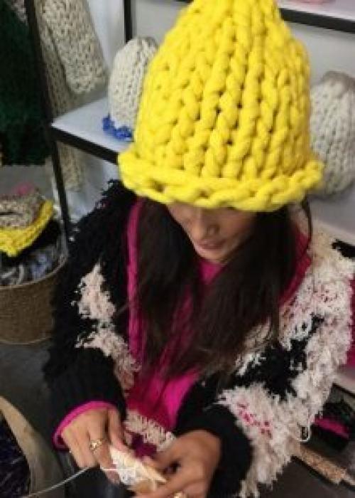 Шапка спицами из толстой пряжи без отворота. Шапка из толстой пряжи