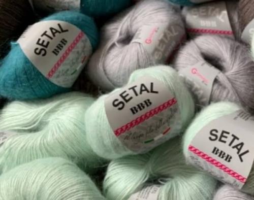 Связать модную шапку. Модные вязаные шапки спицами в 2022-2023 году: виды, схемы и описание