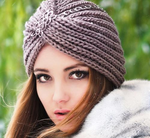 Связать модную шапку. Модные вязаные шапки спицами в 2022-2023 году: виды, схемы и описание