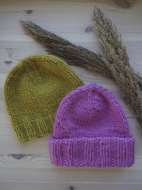 Как связать объемную женскую шапку спицами с отворотом. Шапка с двумя отворотами спицами — лучший зимний женский головной убор