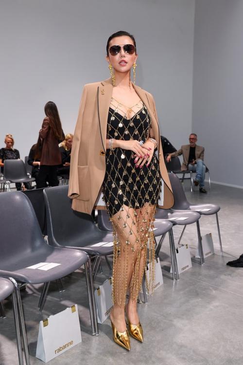 Какие ткани рекомендуют дизайнеры для гардероба 2025 года. Общие тренды