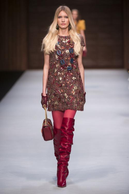 Белые ботфорты носить с чем. Стильные белые сапоги и популярные фасоны 35