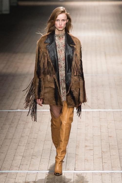 Белые ботфорты носить с чем. Стильные белые сапоги и популярные фасоны 39