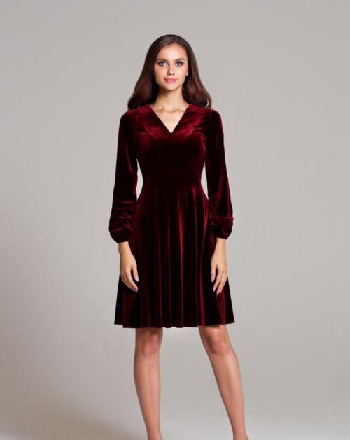 С чем носить короткое бархатное платье. Бархатное платье — советы по выбору и актуальные тенденции сезона. Как и с чем носить бархат в 2019 году (130 фото)