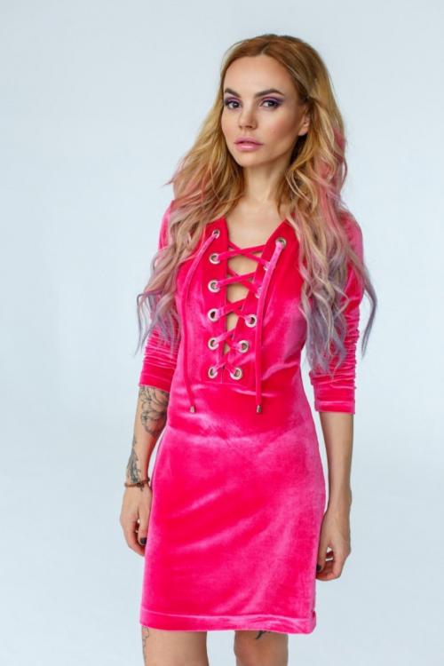 С чем носить короткое бархатное платье. Бархатное платье — советы по выбору и актуальные тенденции сезона. Как и с чем носить бархат в 2019 году (130 фото)