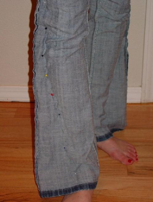 Что делать, если джинсы большие в попе. Как правильно ушить мужские и женские джинсы по бокам?