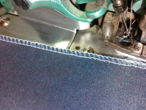 Что делать, если джинсы большие в попе. Как правильно ушить мужские и женские джинсы по бокам?