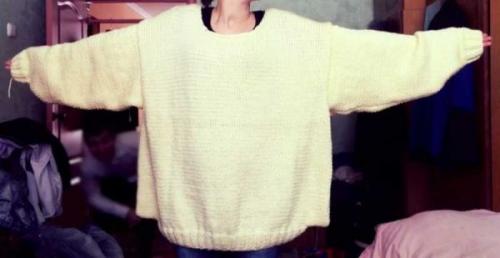 Как вернуть форму вязаной вещи. Как вернуть первоначальную форму растянутому свитеру после стирки