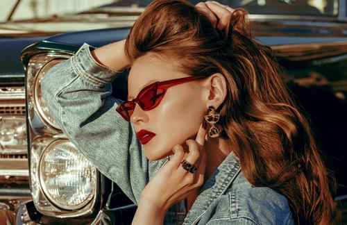 Какие аксессуары лучше всего дополняют новый джинсовый стиль. Правила денима: какие украшения носить с джинсовой одеждой