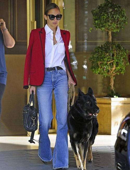 Какой стиль кроссовок лучше всего сочетается с подвернутыми джинсами. Как подобрать обувь под джинс