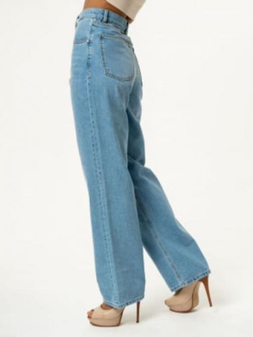 Широкие джинсы: модный и комфортный выбор для женщин 14 Широкие джинсы: модный и комфортный выбор для женщин 14