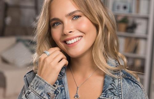 Какие аксессуары лучше всего дополняют новый джинсовый стиль. Правила денима: какие украшения носить с джинсовой одеждой