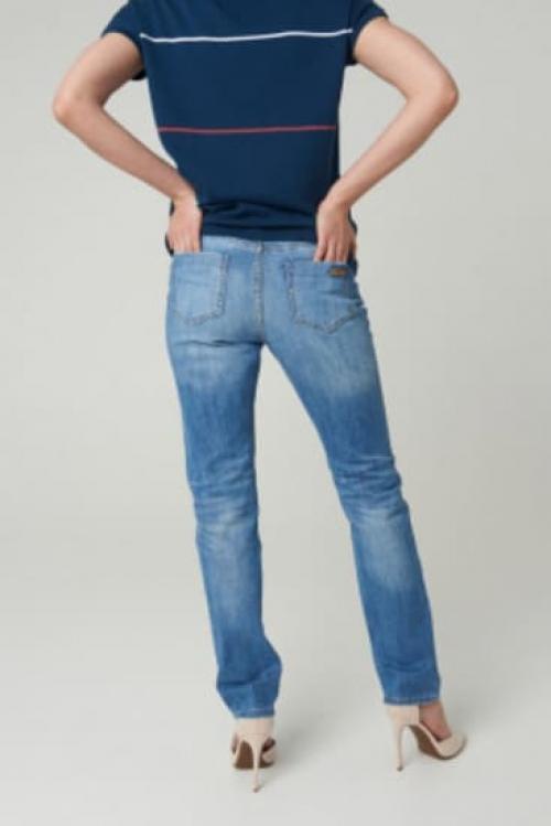 Широкие джинсы: модный и комфортный выбор для женщин 12 Широкие джинсы: модный и комфортный выбор для женщин 12