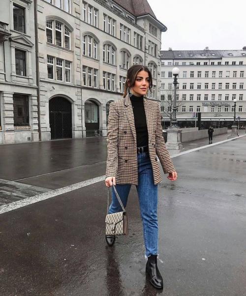 Какой стиль кроссовок лучше всего сочетается с подвернутыми джинсами. Как подобрать обувь под джинс