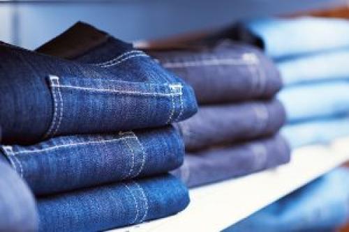 Можно ли подвернуть джинсы без утюга, и как это сделать. Как погладить джинсы без утюга