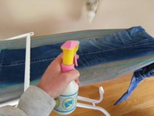 Могу ли я подвернуть джинсы без утюга. Как погладить джинсы без утюга