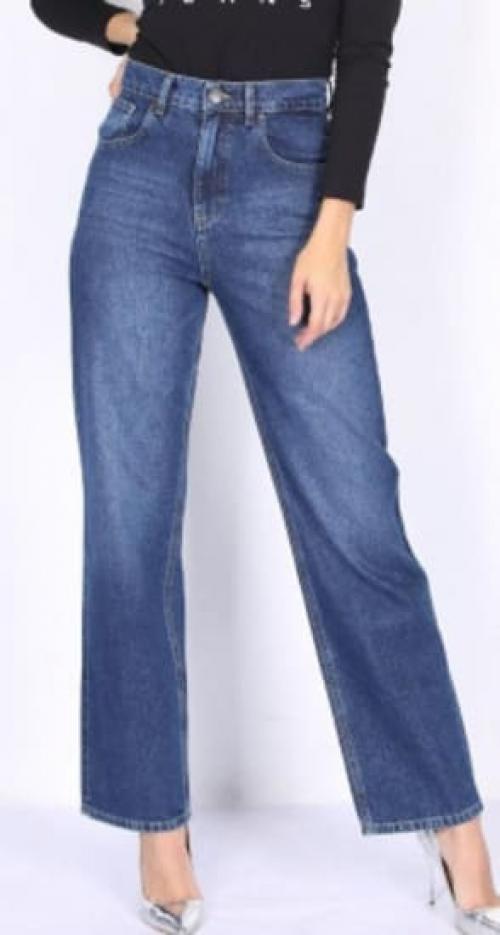 Широкие джинсы: модный и комфортный выбор для женщин 11 Широкие джинсы: модный и комфортный выбор для женщин 11