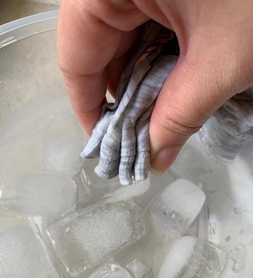 Если у футболки растянулся воротник, я использую этот способ, и она, как новая 03 Если у футболки растянулся воротник, я использую этот способ, и она, как новая 03