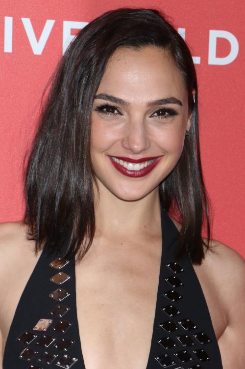 Женские стрижки средней длины. Модные и удобные стрижки на средние волосы: галерея фото причесок