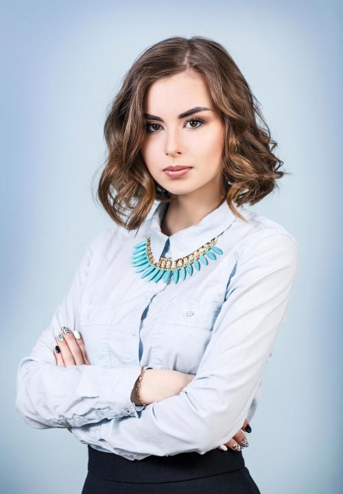 Женские стрижки средней длины. Модные и удобные стрижки на средние волосы: галерея фото причесок