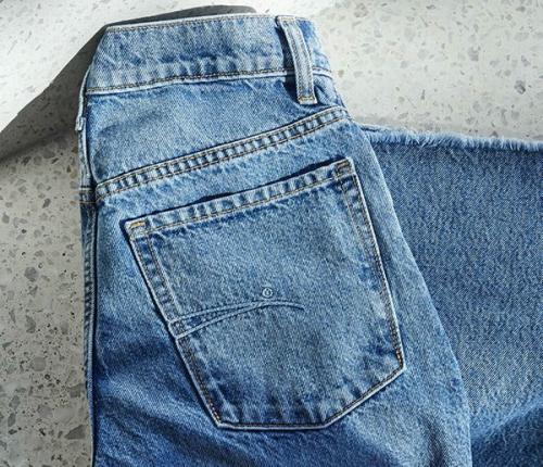 Джинсы с подворотами женские широкие: как сочетать моду и комфорт 04 Джинсы с подворотами женские широкие: как сочетать моду и комфорт 04