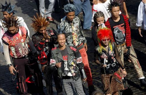 Как подвертывание Джинсов может преобразить ваш образ. Искусство Подвернутых Джинсов