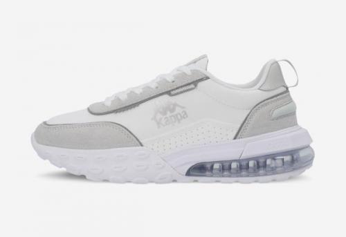 С какой обувью лучше всего сочетать модные женские джинсы 2025 года. Серые джинсы в женском гардеробе