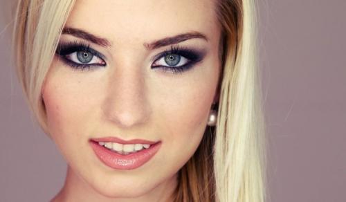 Яркий макияж глаз. Особенности яркого макияжа