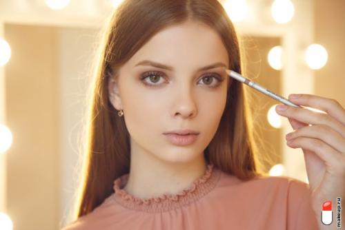 Как наносить макияж глаз. Как правильно наносить макияж? 5 этапов