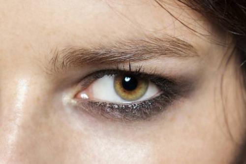 Макияж глаз для нависшего века. Макияж для нависшего века и увеличения глаз