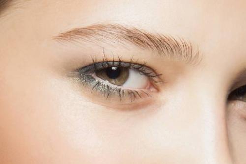 Макияж глаз для нависшего века. Макияж для нависшего века и увеличения глаз