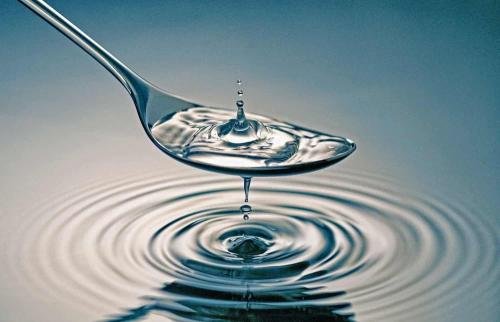 Сколько грамм воды в столовой ложке. Сколько воды в ложке (мл, миллилитров, г, грамм)