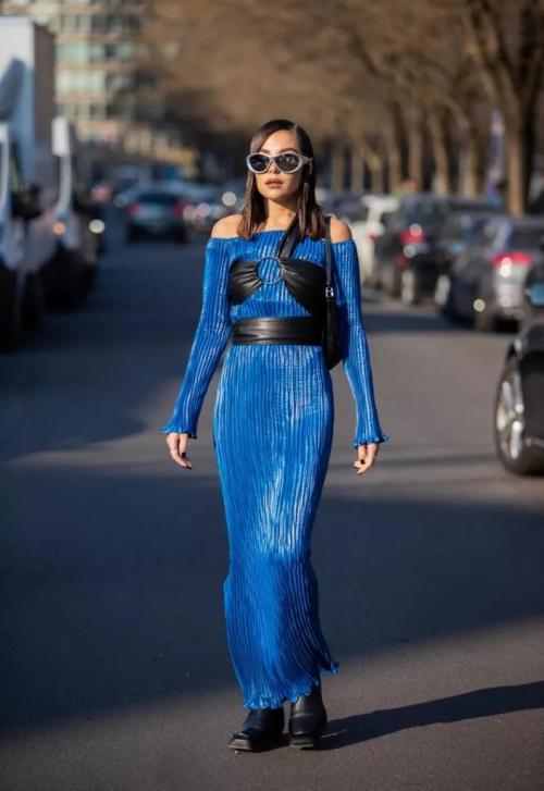 Headlines: 06 Headlines: 06